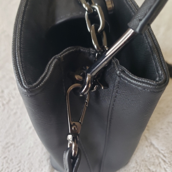 GUESS bag - Picture 8 of 9